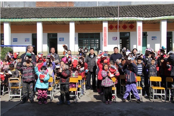 赣州公司组织赣州洋田小学爱心行动