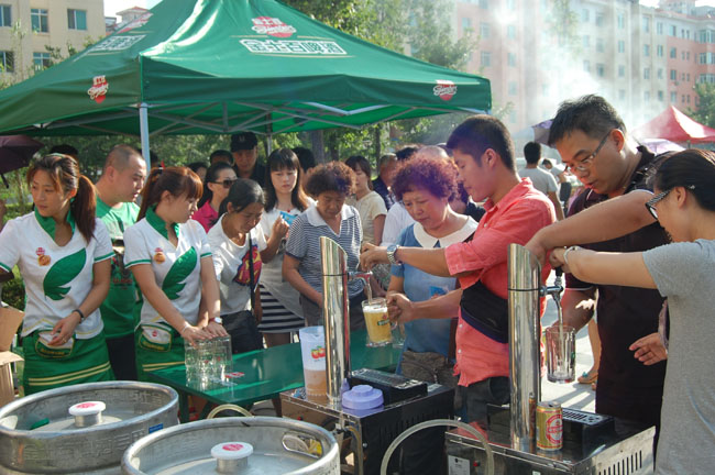 欢度长春中海业主节 啤酒烤肉乐翻天
