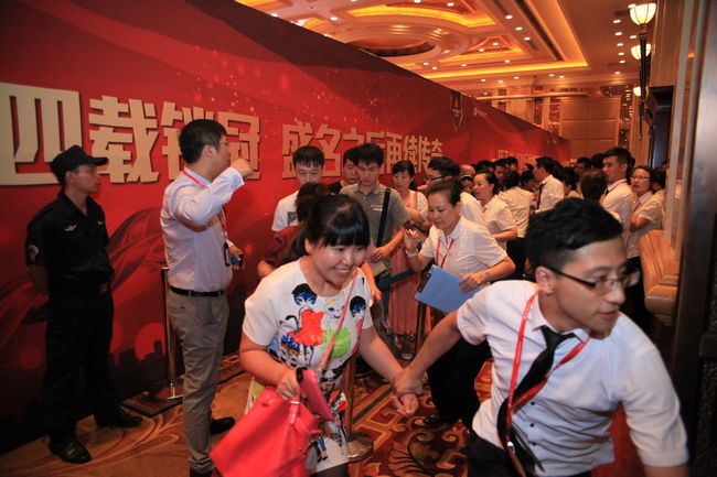 3小时442套 沈阳中海&#8226;寰宇天下开盘揽金3.25亿