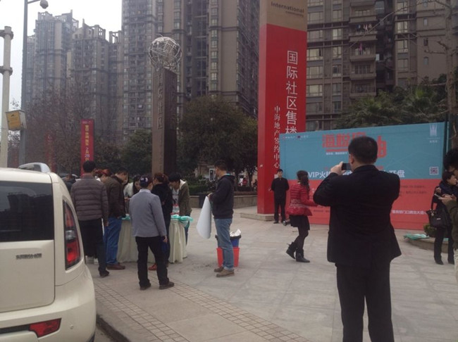海悦府加油！-重庆国际社区3月8日贴车贴发油卡活动