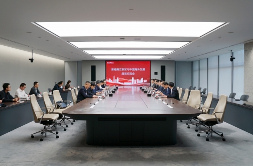 湖南湘江新区党工委副书记、管委会主任邹特到访中国海外发展